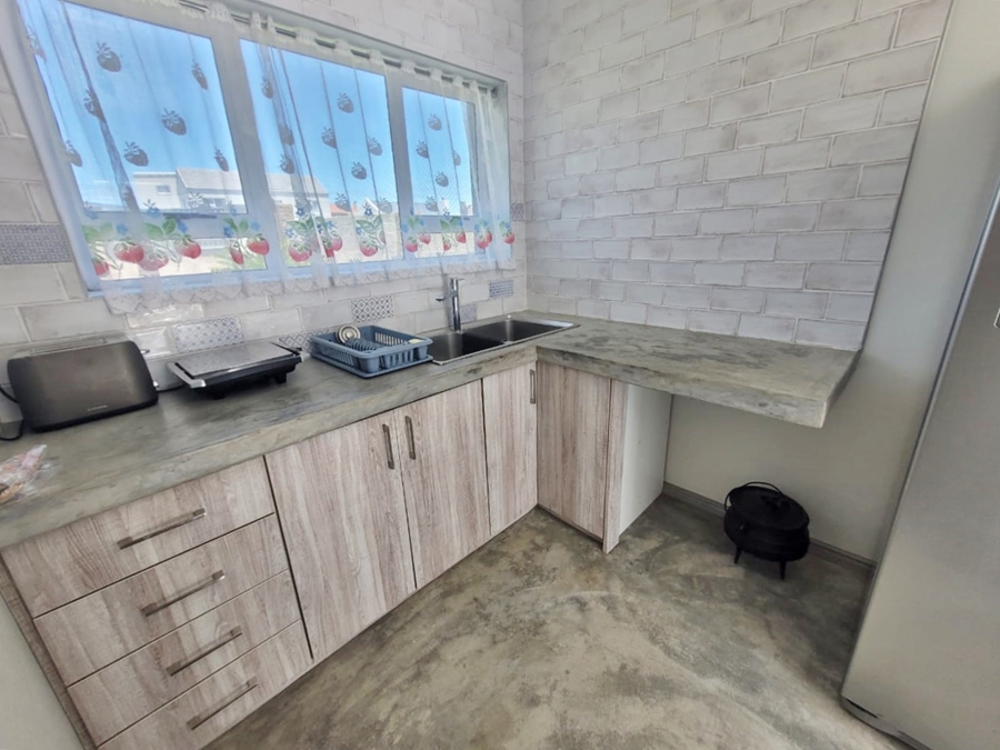 To Let 4 Bedroom Property for Rent in Oceanview Heights Western Cape